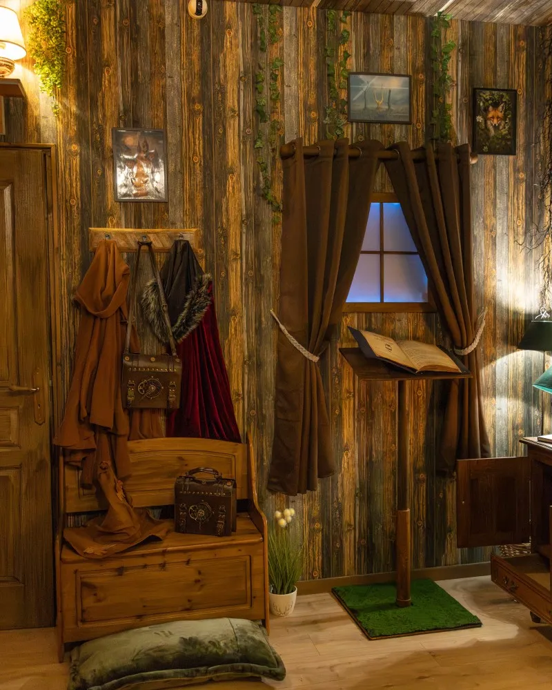 En Quête de Brocéliande vous présente son 2ème Escape Game à Gaël (35).
Tentez cette fois-ci d'entrer dans la demeure de l'Enchanteur, laissez-vous guider par la magie de ces lieux.